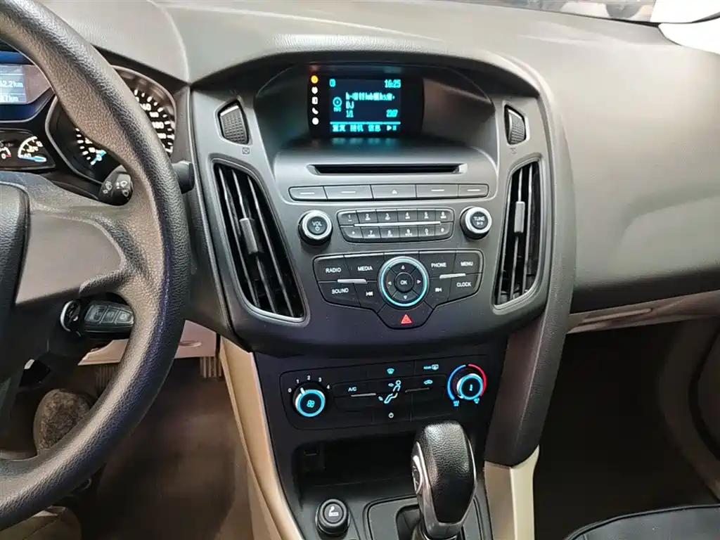 Ford Focus 2015 — фото 13