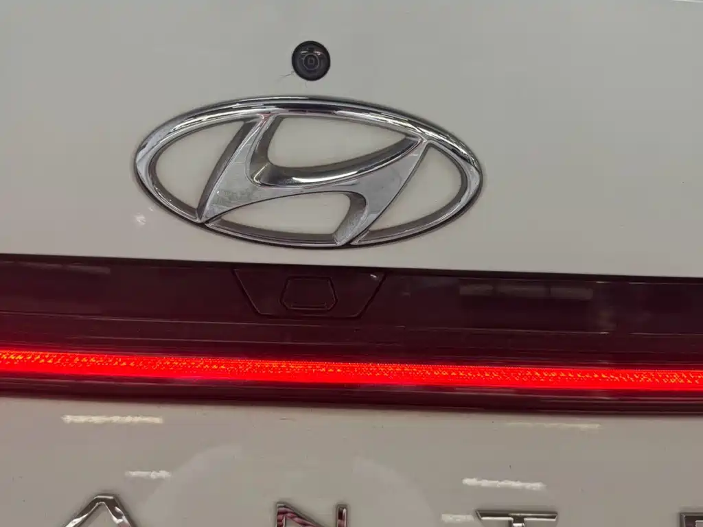 Hyundai Elantra 2022 — фото 17
