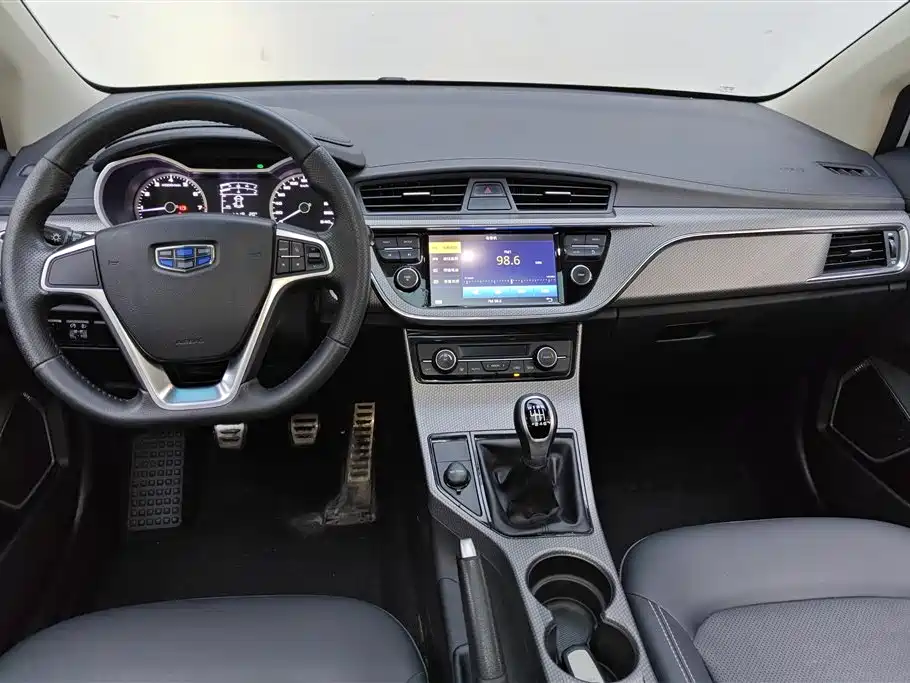 Geely Emgrand GS 2018 — фото 12
