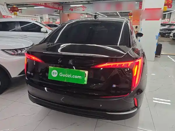 Hongqi E-QM5 2023