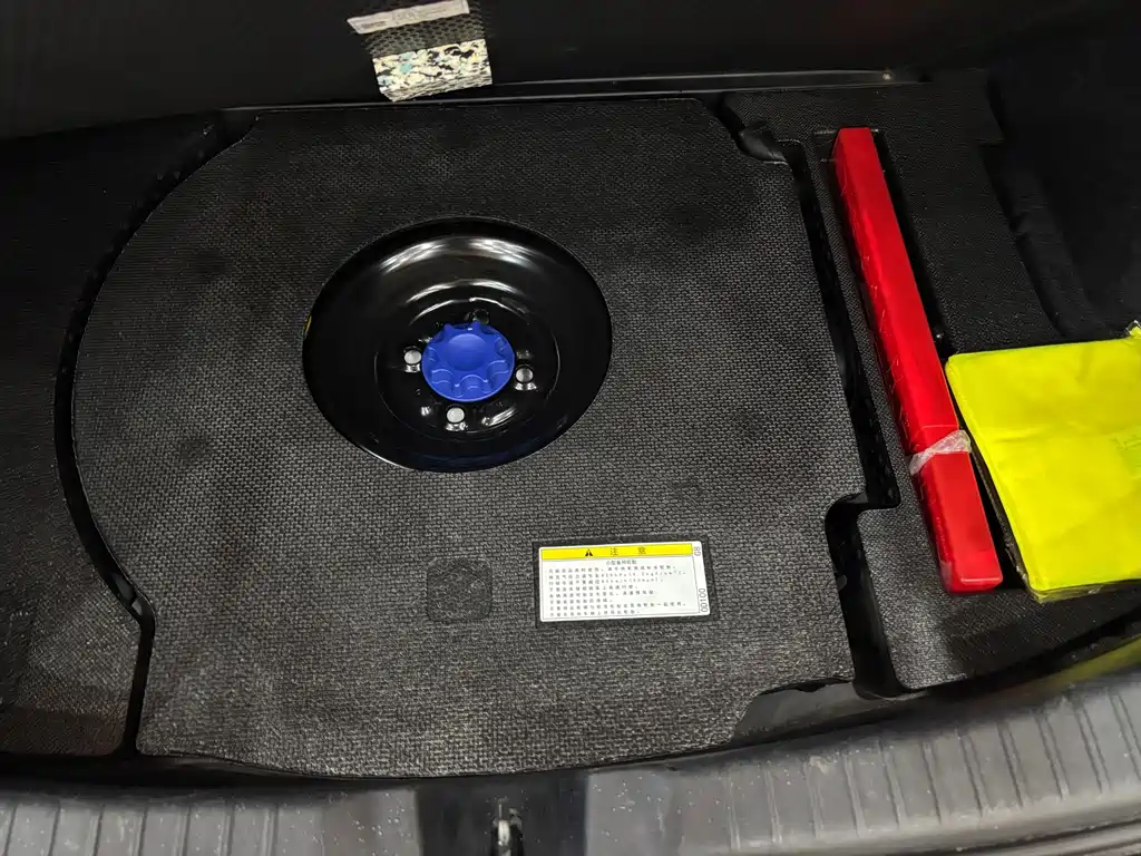 Toyota Yaris L 2022 — фото 13
