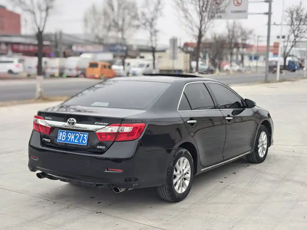 Toyota Camry 2013 — фото 7