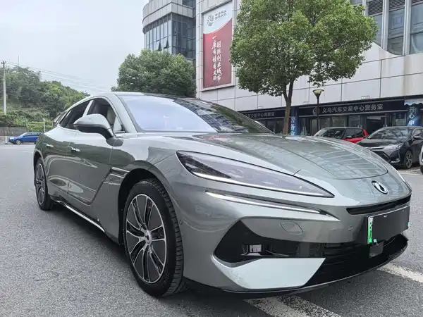 Denza Z9GT 2025