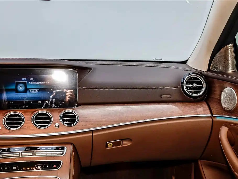 Mercedes-Benz E-Class 2021 — фото 30