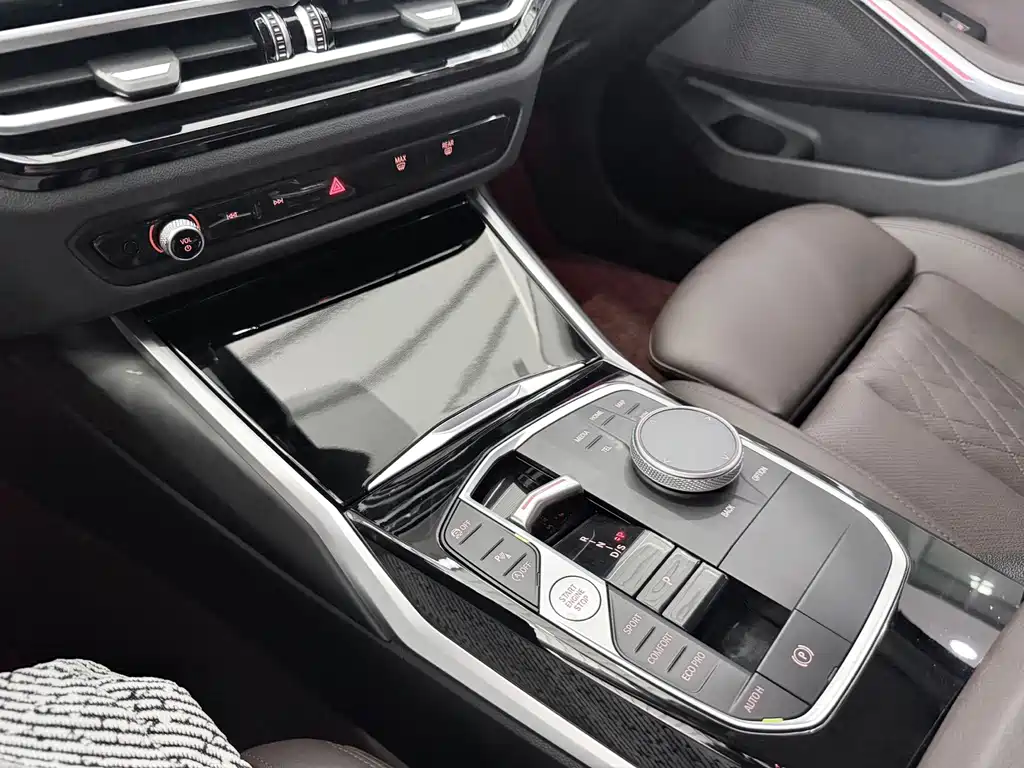 BMW 3 Series 2023 — фото 10