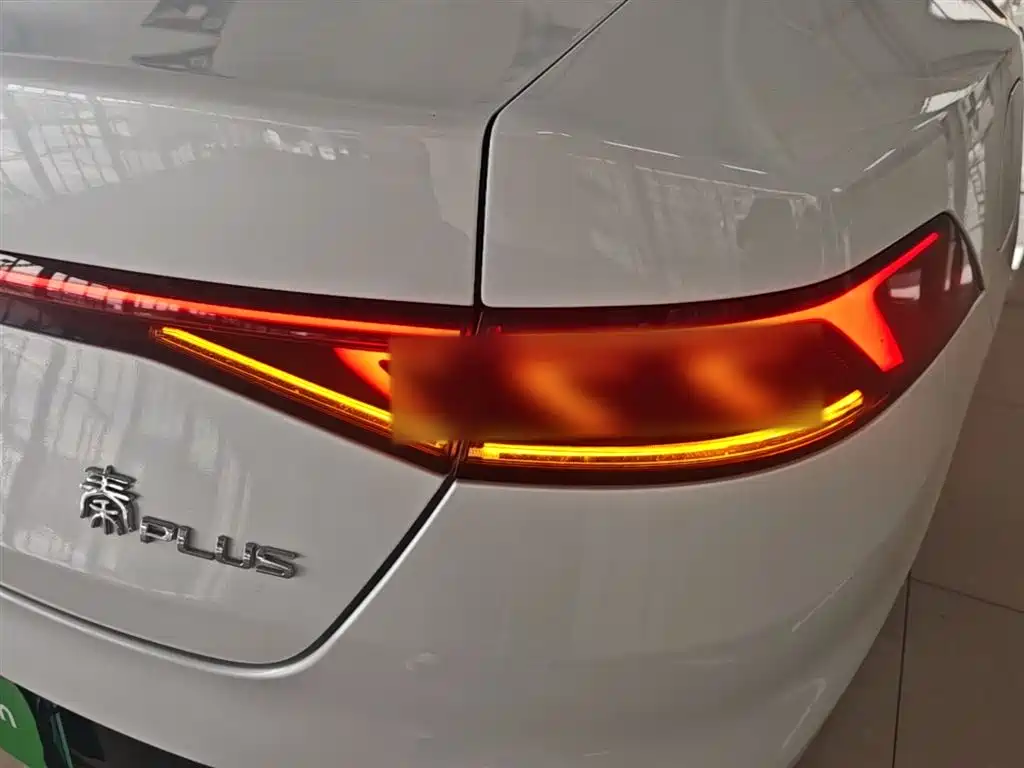 BYD Qin PLUS 2022 — фото 24