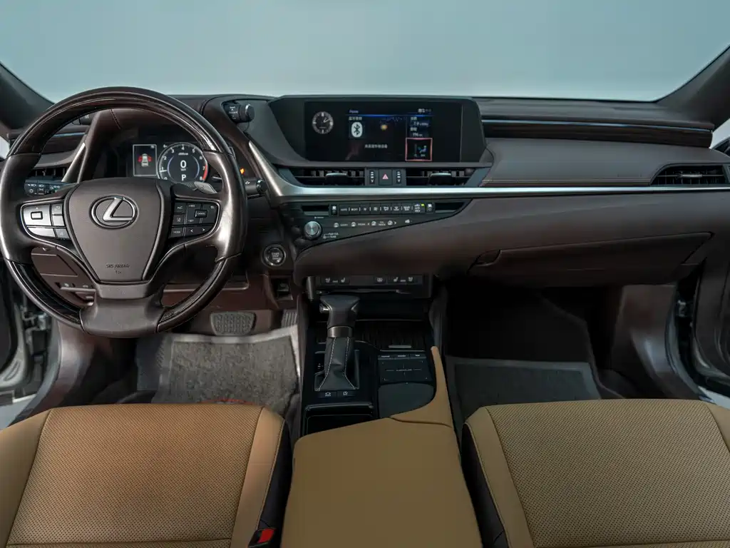 Lexus ES 2021 — фото 11