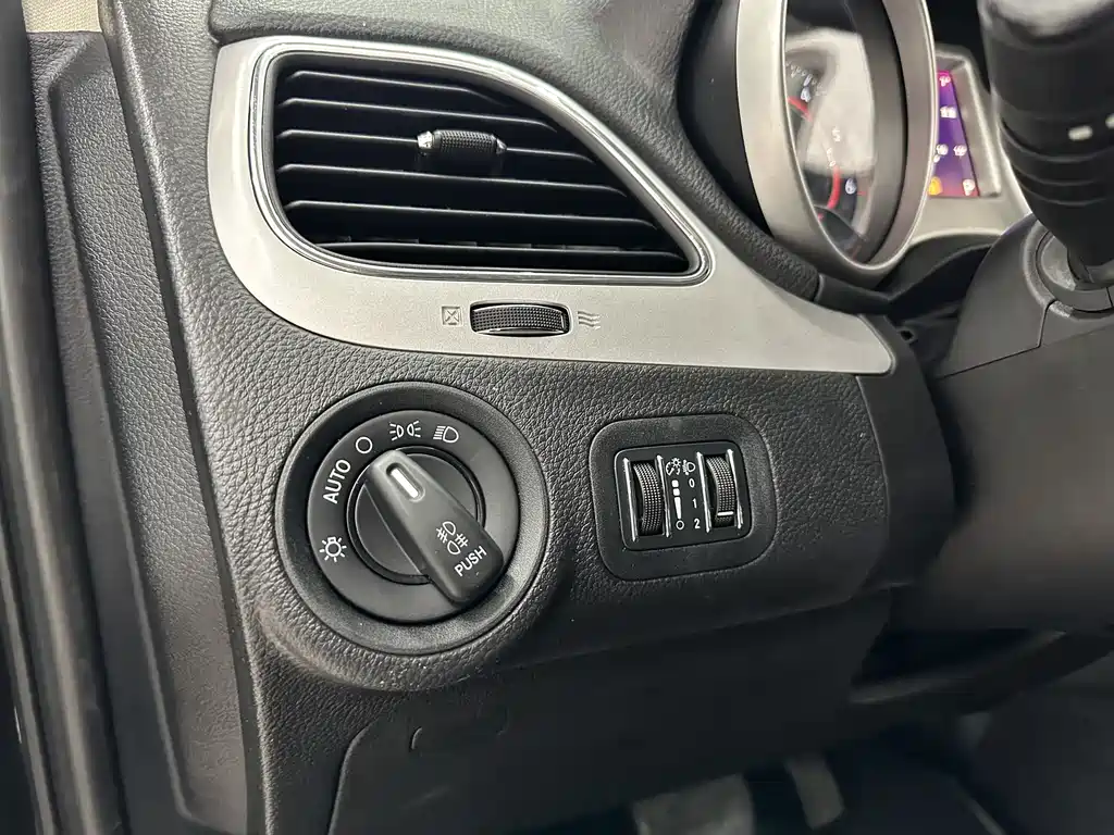 Dodge Journey 2016 — фото 24