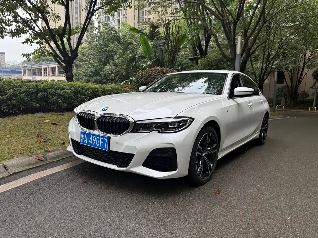 BMW 3 Series 2022 — фото 1