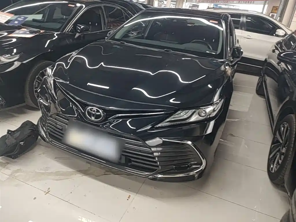 Toyota Camry 2023 — фото 1