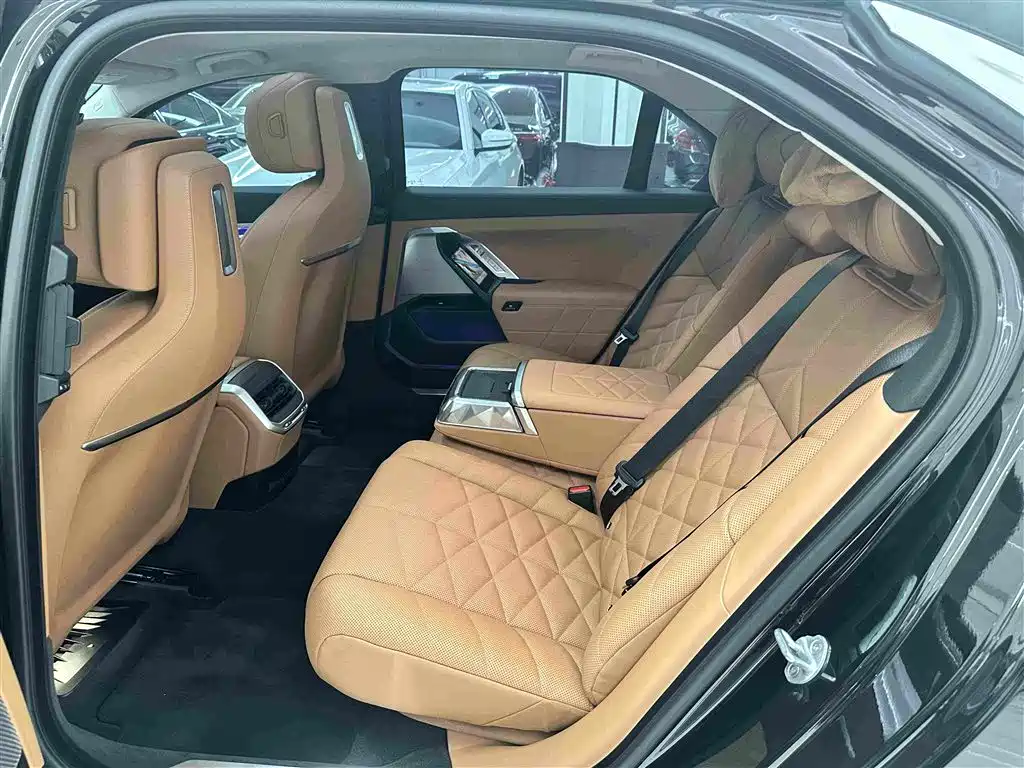 BMW 7 Series 2025 — фото 12