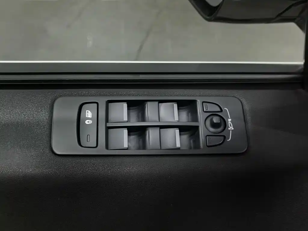 Land Rover Discovery Sport 2016 — фото 9