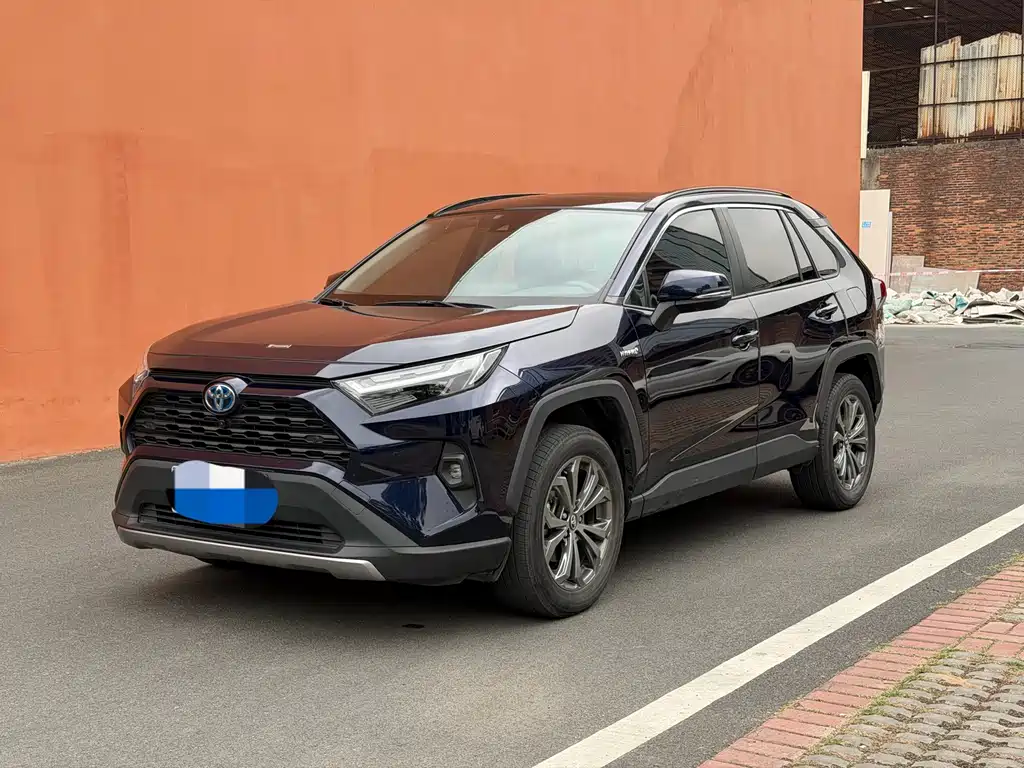 Toyota RAV4 2023 — фото 1