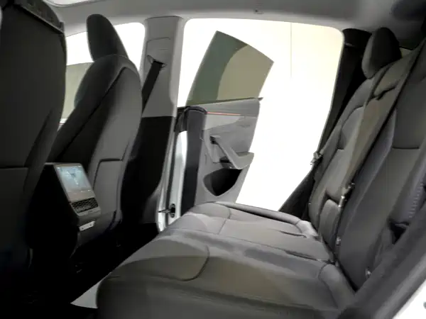 Tesla Model Y 2025