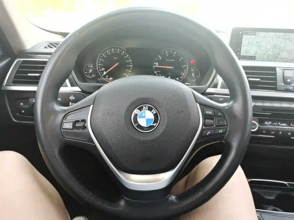 BMW 3 Series 2019 — фото 11