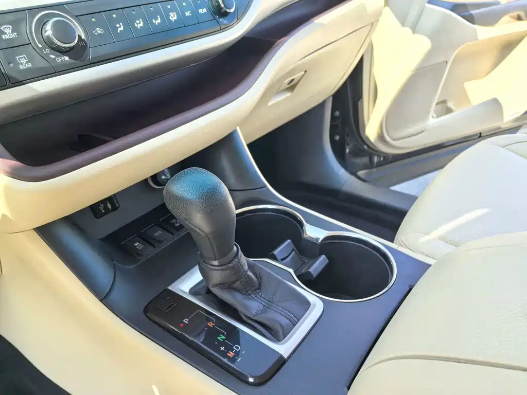 Toyota Highlander 2017 — фото 11
