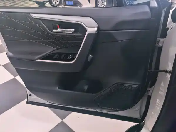 Toyota RAV4 2025