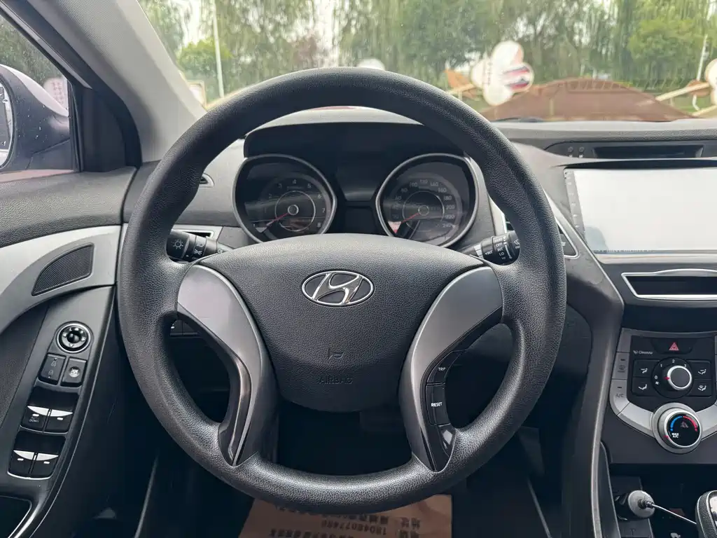 Hyundai Elantra Langdong 2017 — фото 16