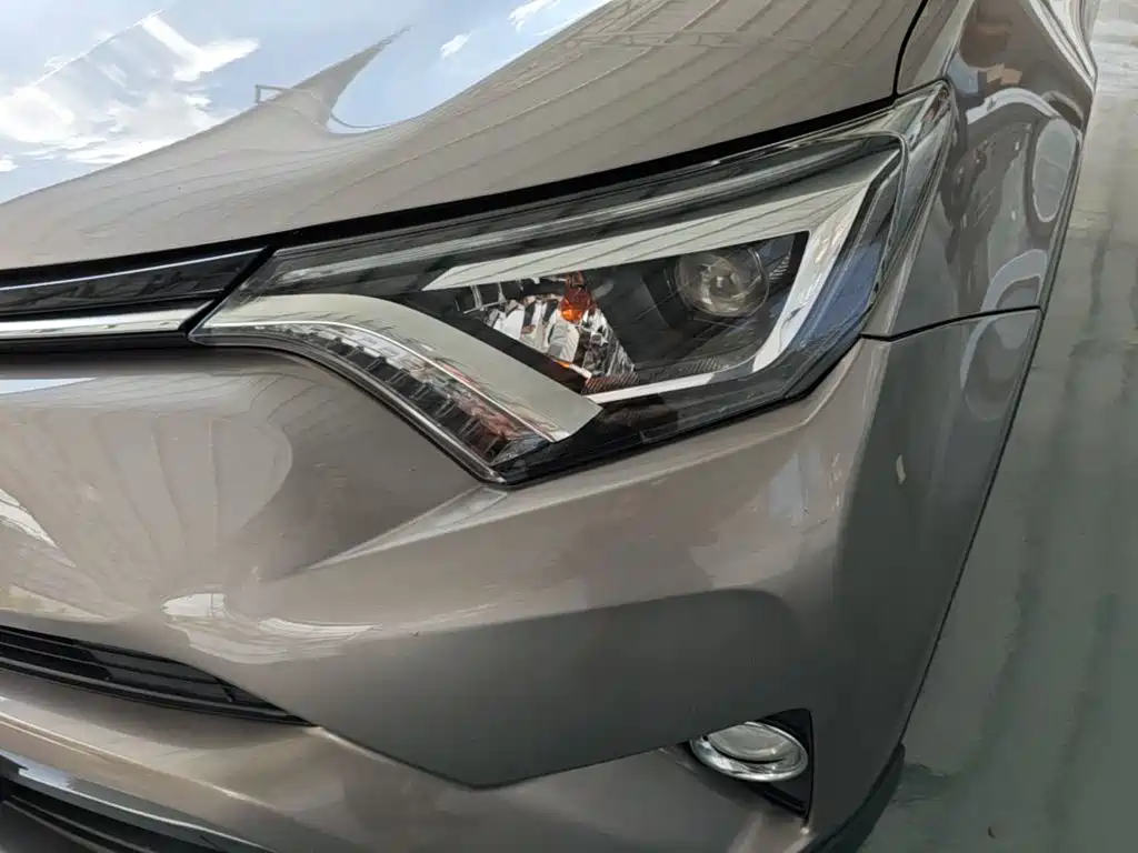 Toyota RAV4 2017 — фото 24