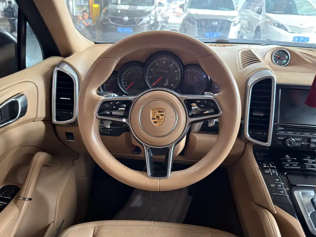 Porsche Cayenne 2016 — фото 10