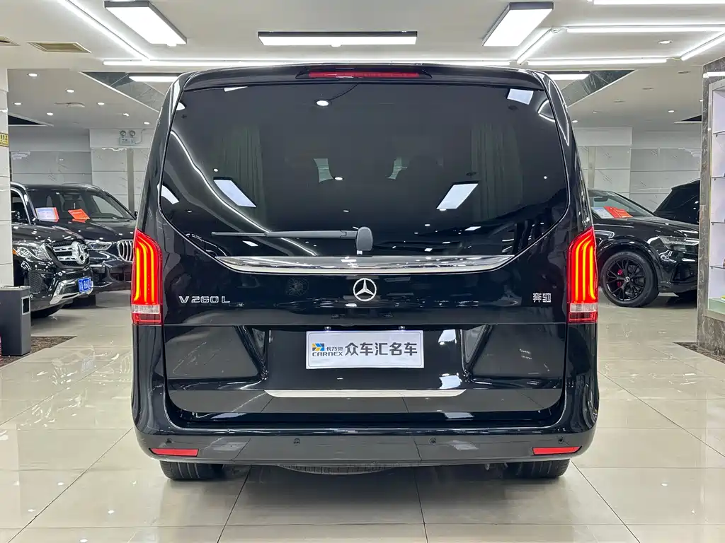 Mercedes-Benz V-Class 2023 — фото 5