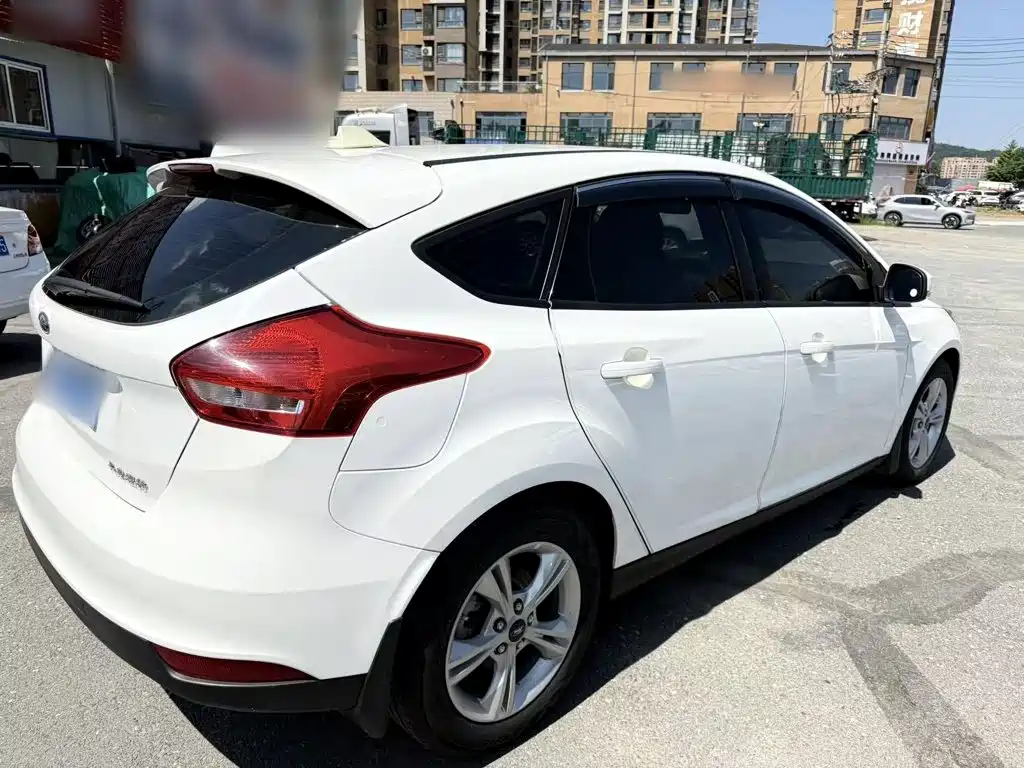 Ford Focus 2017 — фото 19