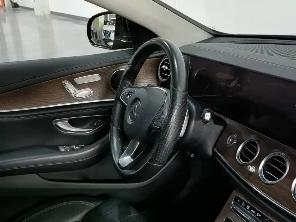 Mercedes-Benz E-Class 2018 — фото 22