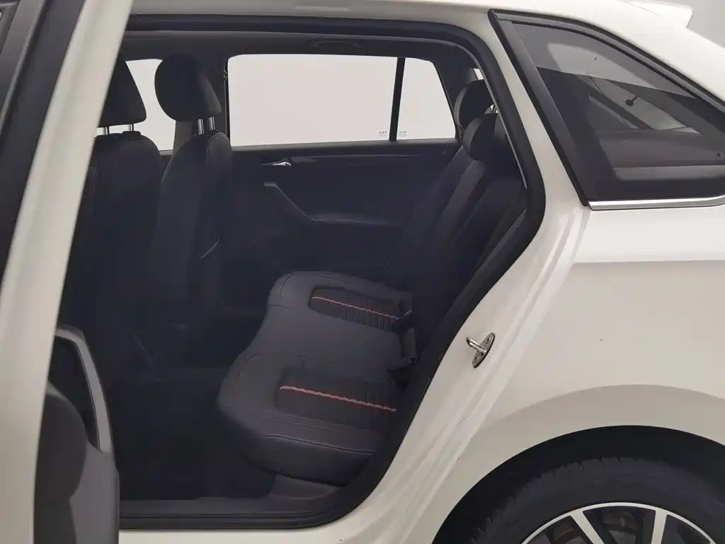 Skoda Rapid Spaceback 2021 — фото 15