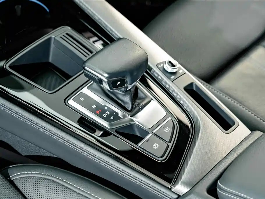Audi A4L 2023 — фото 11