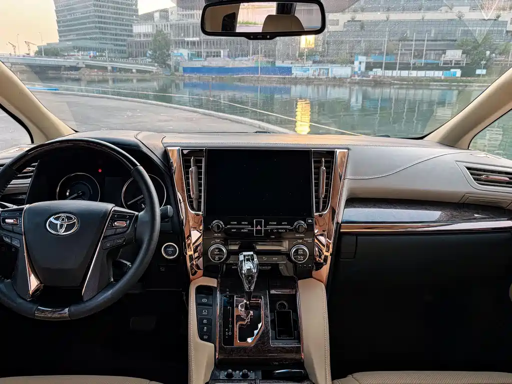 Toyota Alphard 2023 — фото 9
