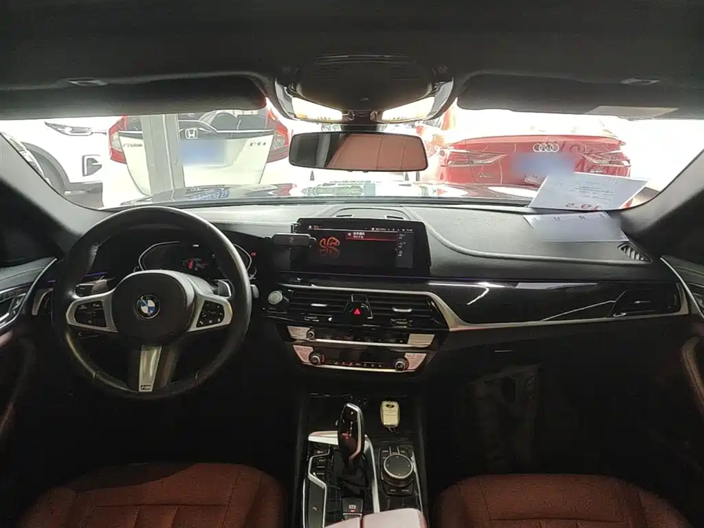 BMW 5 Series 2020 — фото 10