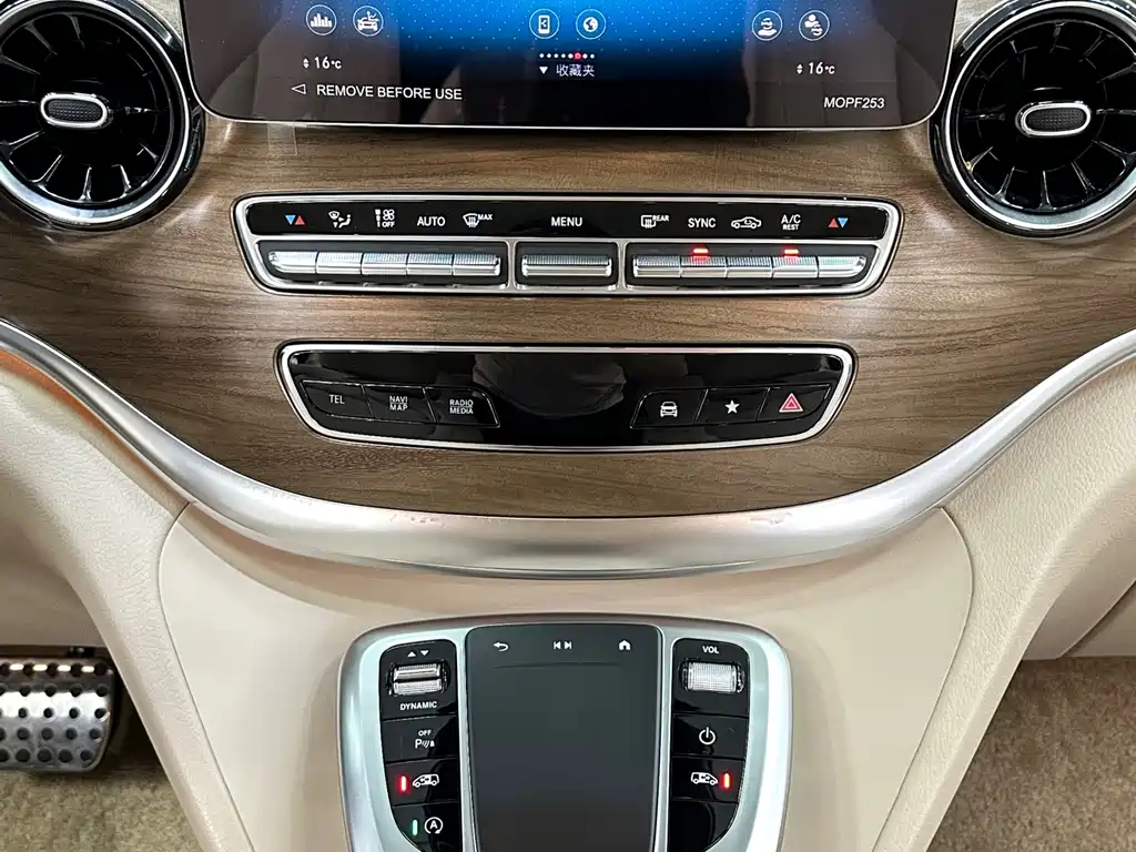 Mercedes-Benz V-Class 2023 — фото 17