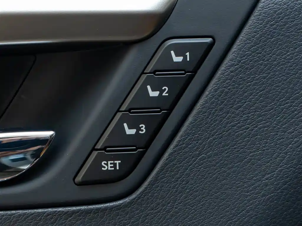 Lexus RX 2022 — фото 27