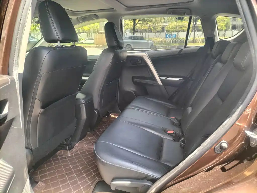 Toyota RAV4 2016 — фото 18