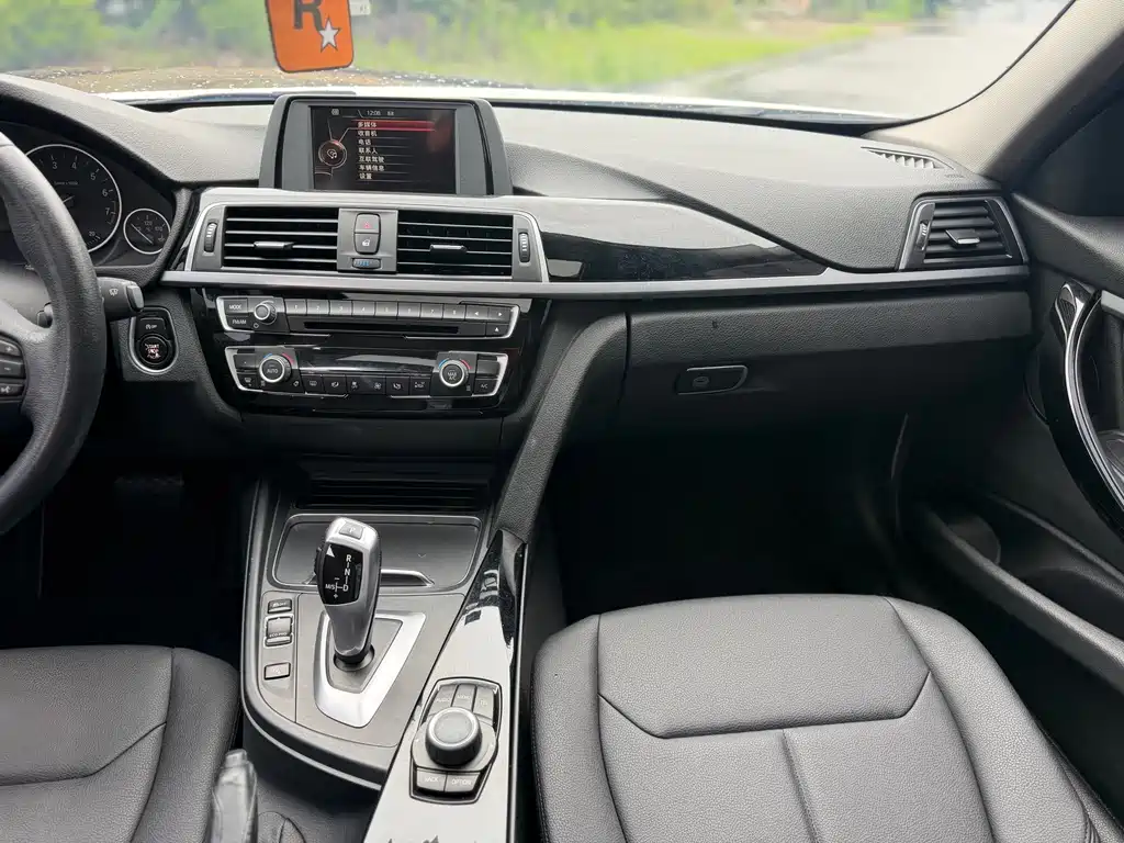BMW 3 Series 2017 — фото 13