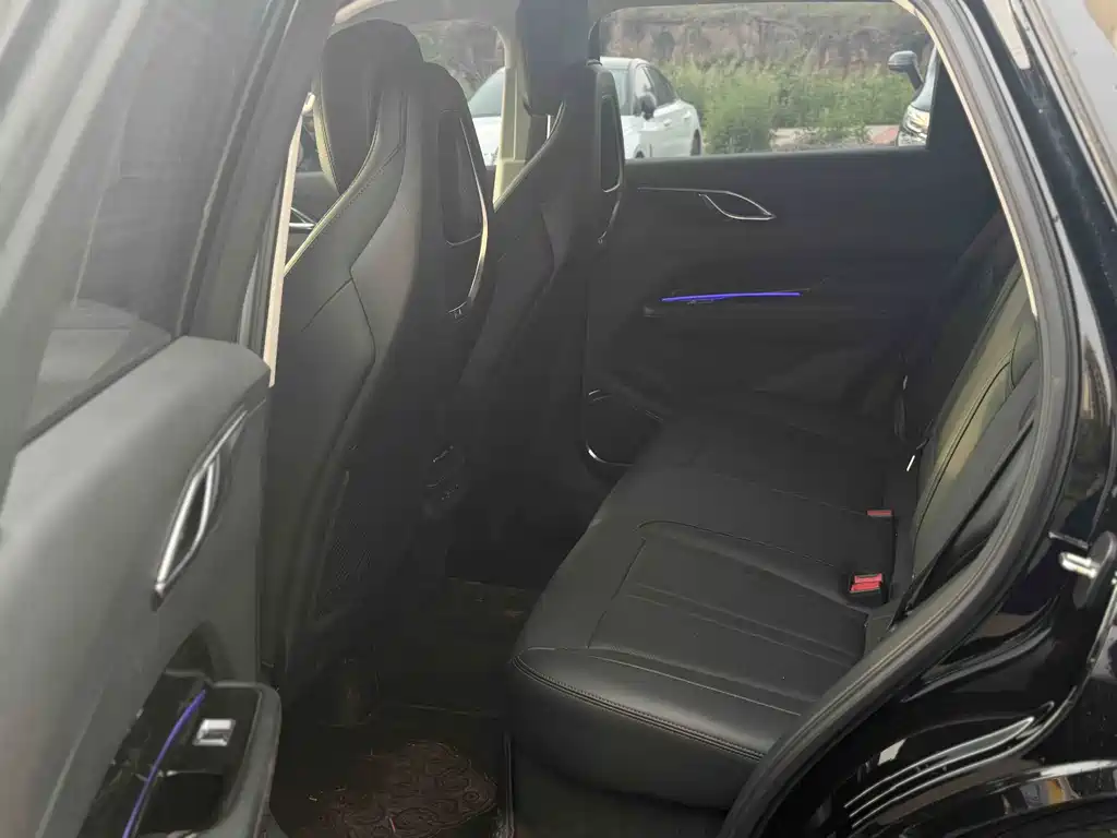 Hongqi HS3 PHEV 2024 — фото 12