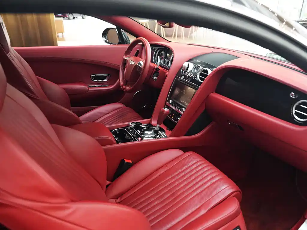 Bentley Continental 2017 — фото 14