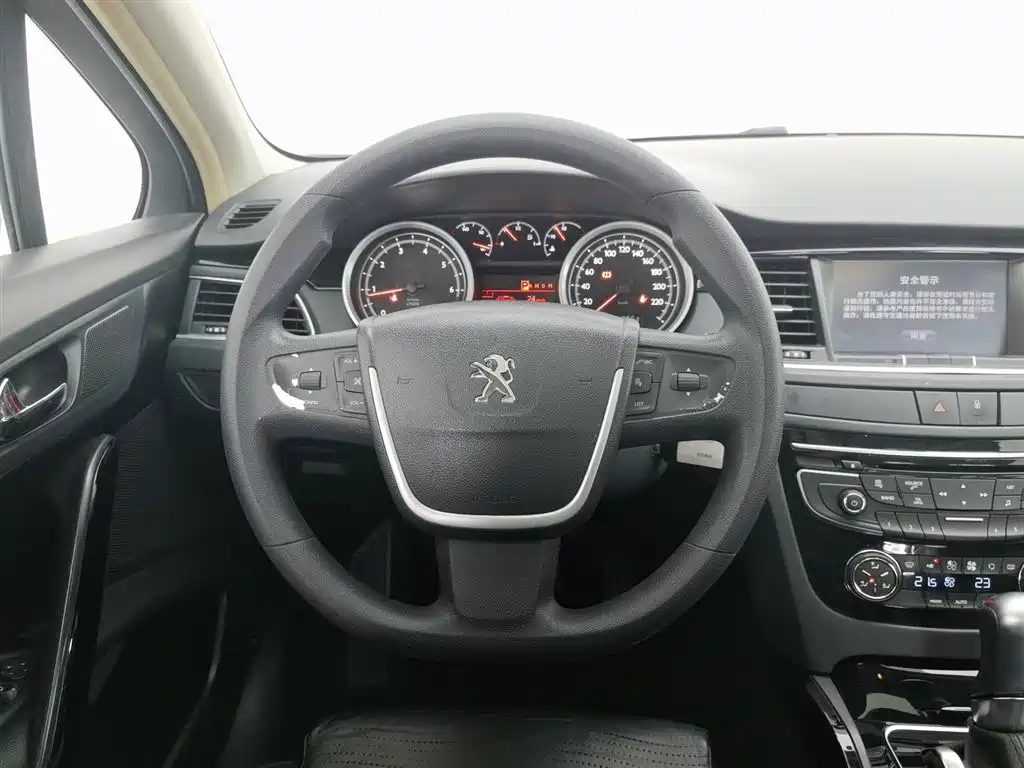 Peugeot 508 2014 — фото 11
