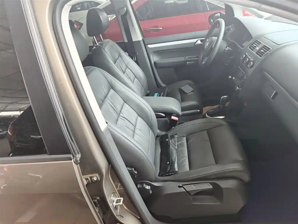 Volkswagen Touran 2015 — фото 25
