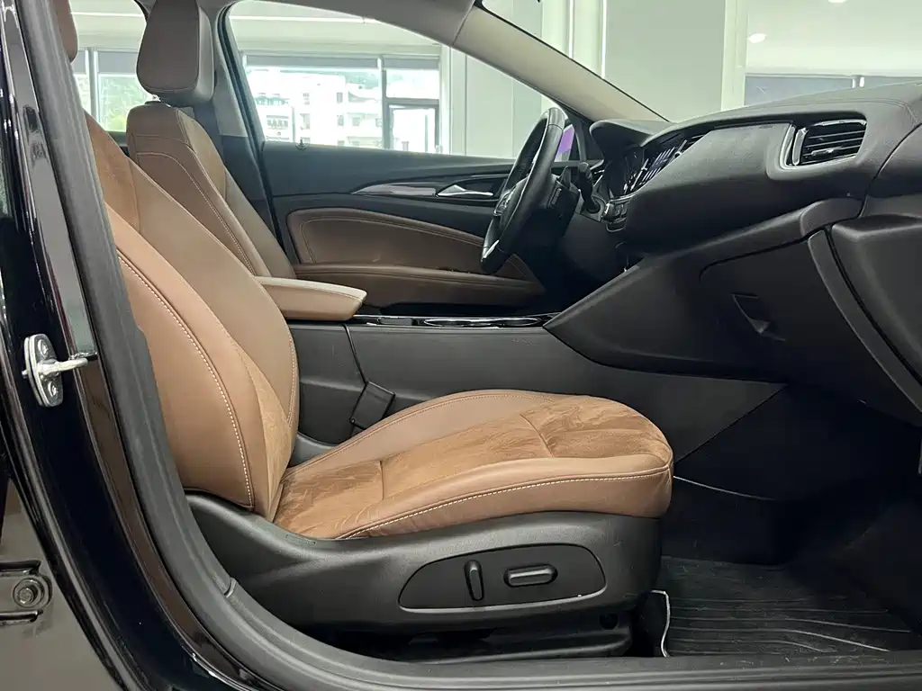 Buick Regal 2022 — фото 10