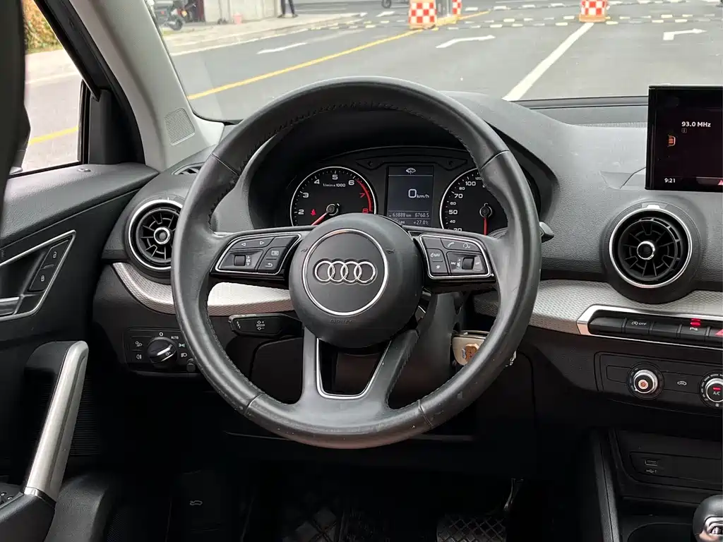 Audi Q2L 2021 — фото 15
