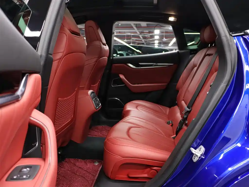 Maserati Levante 2023 — фото 19