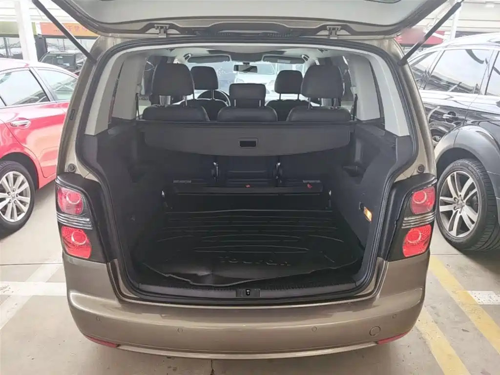 Volkswagen Touran 2015 — фото 19