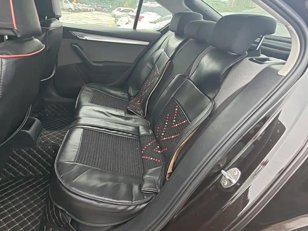 Skoda Octavia 2015 — фото 17