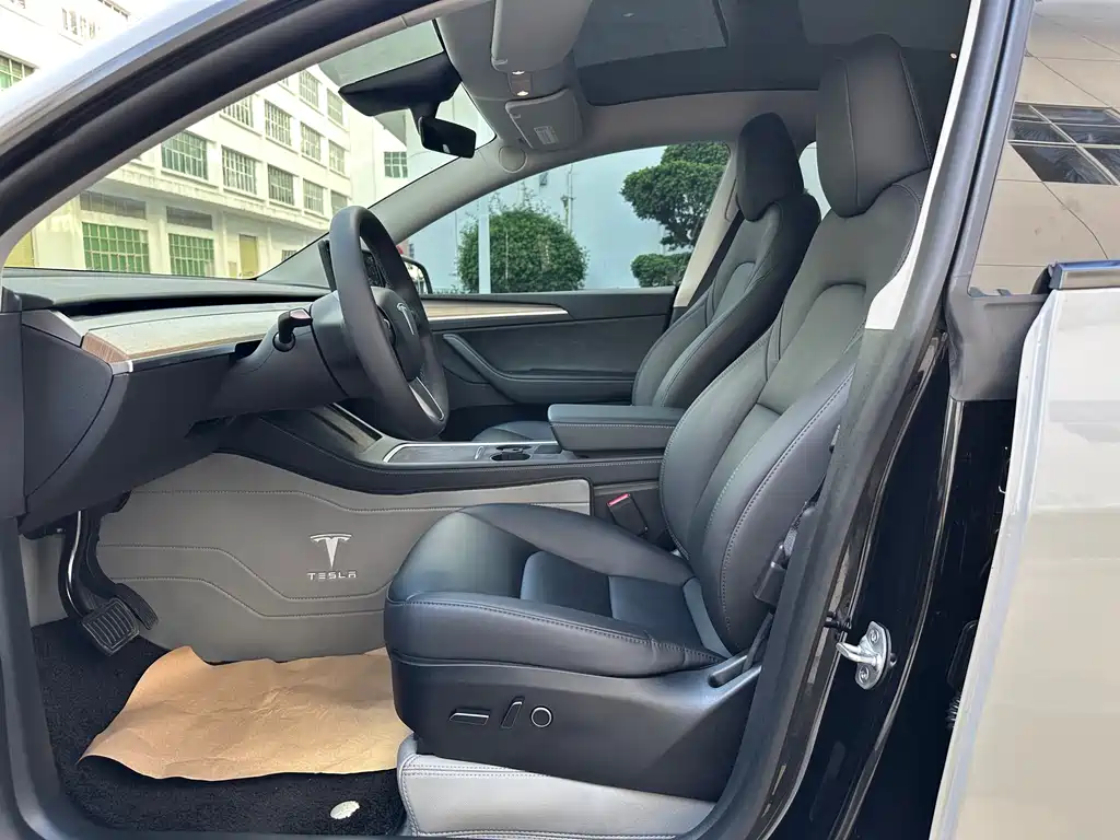 Tesla Model Y 2023 — фото 11