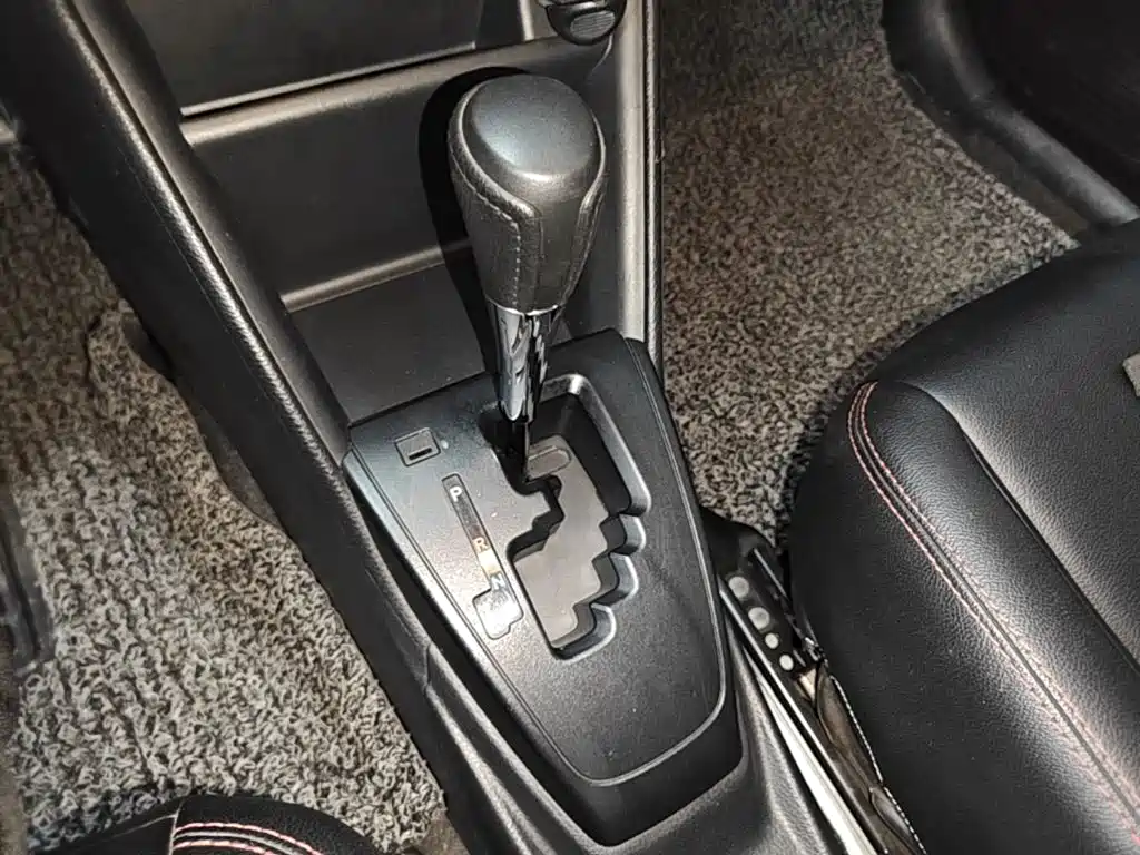 Toyota Yaris L 2017 — фото 14