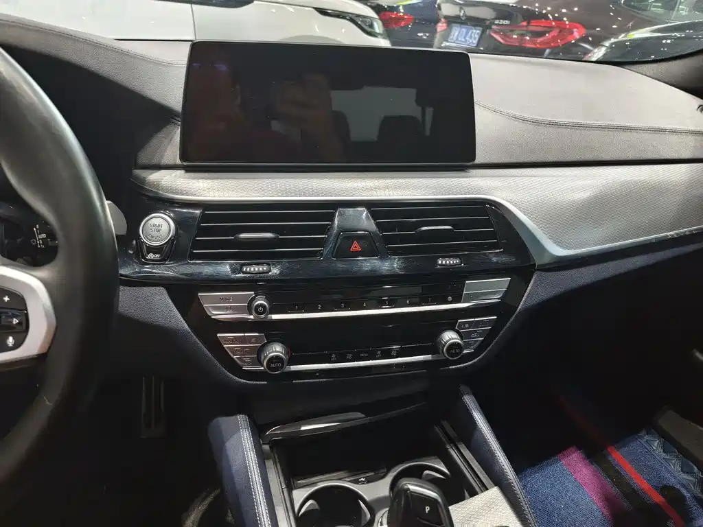 BMW 5 Series 2020 — фото 8