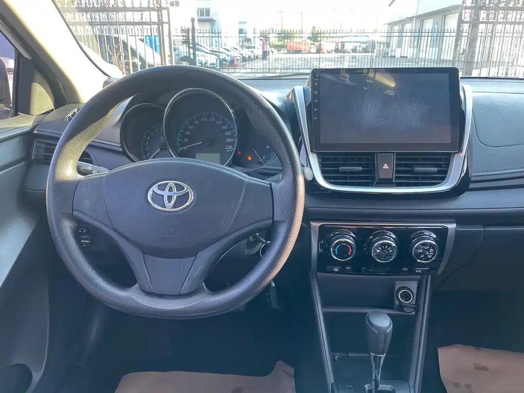 Toyota Yaris L 2018 — фото 6