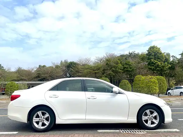 Toyota Reiz 2012