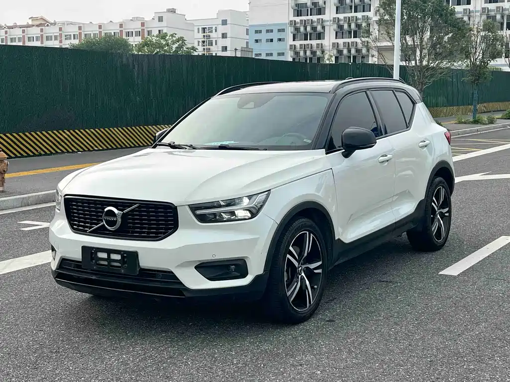Volvo XC40 2020 — фото 1